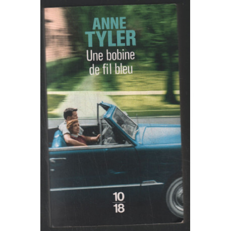Une bobine de fil bleu