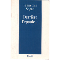 Derrière l'épaule