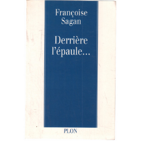 Derrière l'épaule