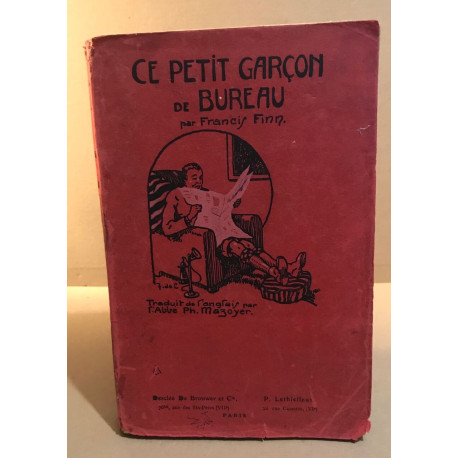 Ce petit garçon de bureau
