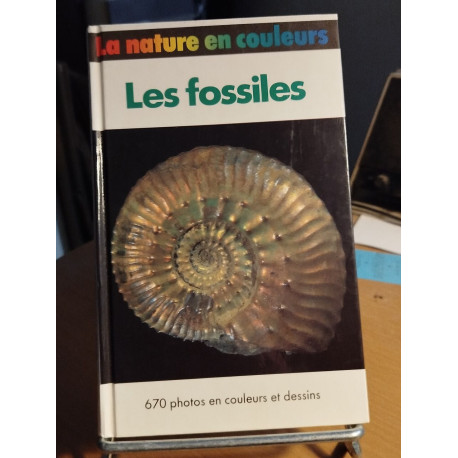 Les fossiles/ 670 photos en couleurs et dessins