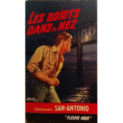 Les doigts dans le nez